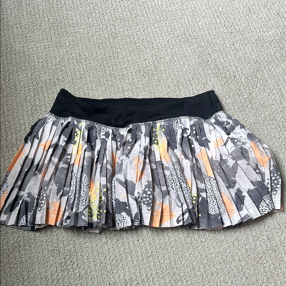Lululemon pleated skort Rare size 6